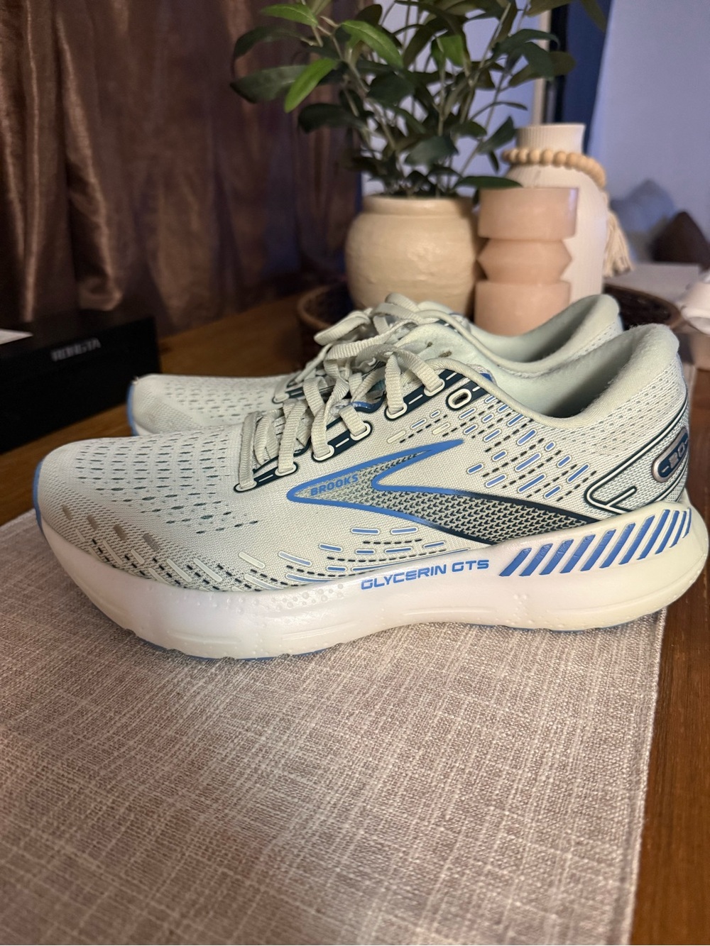 Brooks Glycerin GTS Women's Running Shoes — Light Gray with Blue Highlights